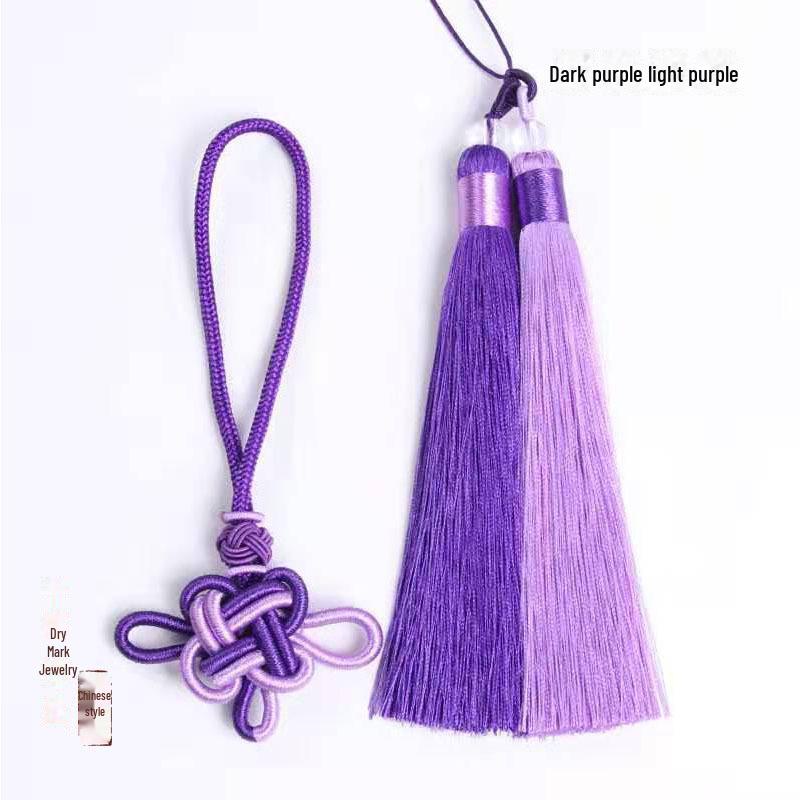 Двухцветная подвеска с кисточкой в виде китайского узла
Двухцветная подвеска с кисточкой в виде китайского узла