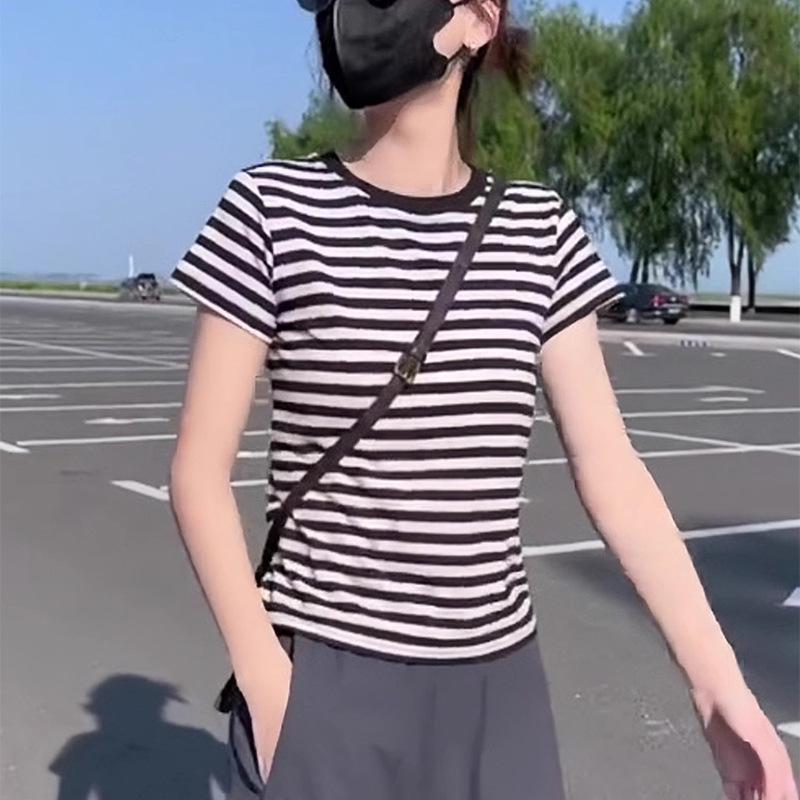 Hong Kong Style Chic Striped Cotton Slimming Tee - Women s Versatile Summer Short-Sleeve Top M красный
Hong Kong Style Chic Striped Cotton Slimming Tee - Women s Versatile Summer Short-Sleeve Top M красный