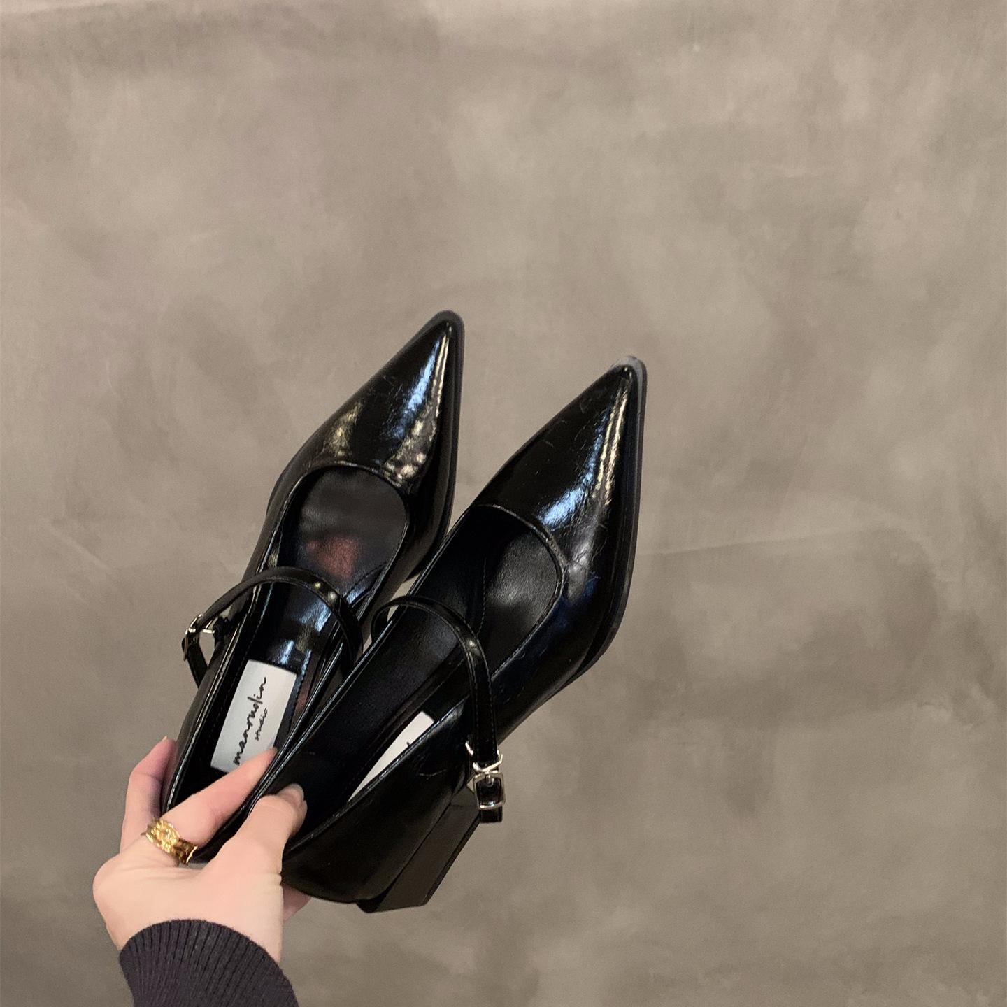 Туфли Мэри Джейн в стиле ретро на толстом каблуке, женские, модные, с острым носком, женские, удобные, офисные туфли-лодочки 35 чёрный
Туфли Мэри Джейн в стиле ретро на толстом каблуке, женские, модные, с острым носком, женские, удобные, офисные туфли-лодочки 35 чёрный