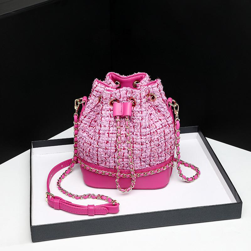 New Spring and Summer Tweed Bucket Bag for Women Korean Style Versatile Diamond Chain Bag One Shoulder Crossbody Bag
New Spring and Summer Tweed Bucket Bag for Women Korean Style Versatile Diamond Chain Bag One Shoulder Crossbody Bag