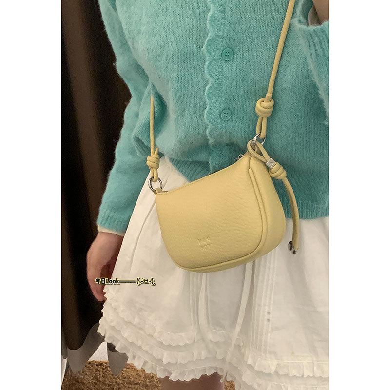 Spring fashion lychee pattern underarm bag women s 2025 new simple small square bag versatile shoulder messenger bag
Spring fashion lychee pattern underarm bag women s 2025 new simple small square bag versatile shoulder messenger bag