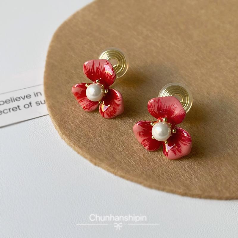 Gradual change enamel drop glaze flower antique stud earrings without holes high sense niche elegant temperament pearl earrings
Gradual change enamel drop glaze flower antique stud earrings without holes high sense niche elegant temperament pearl earrings