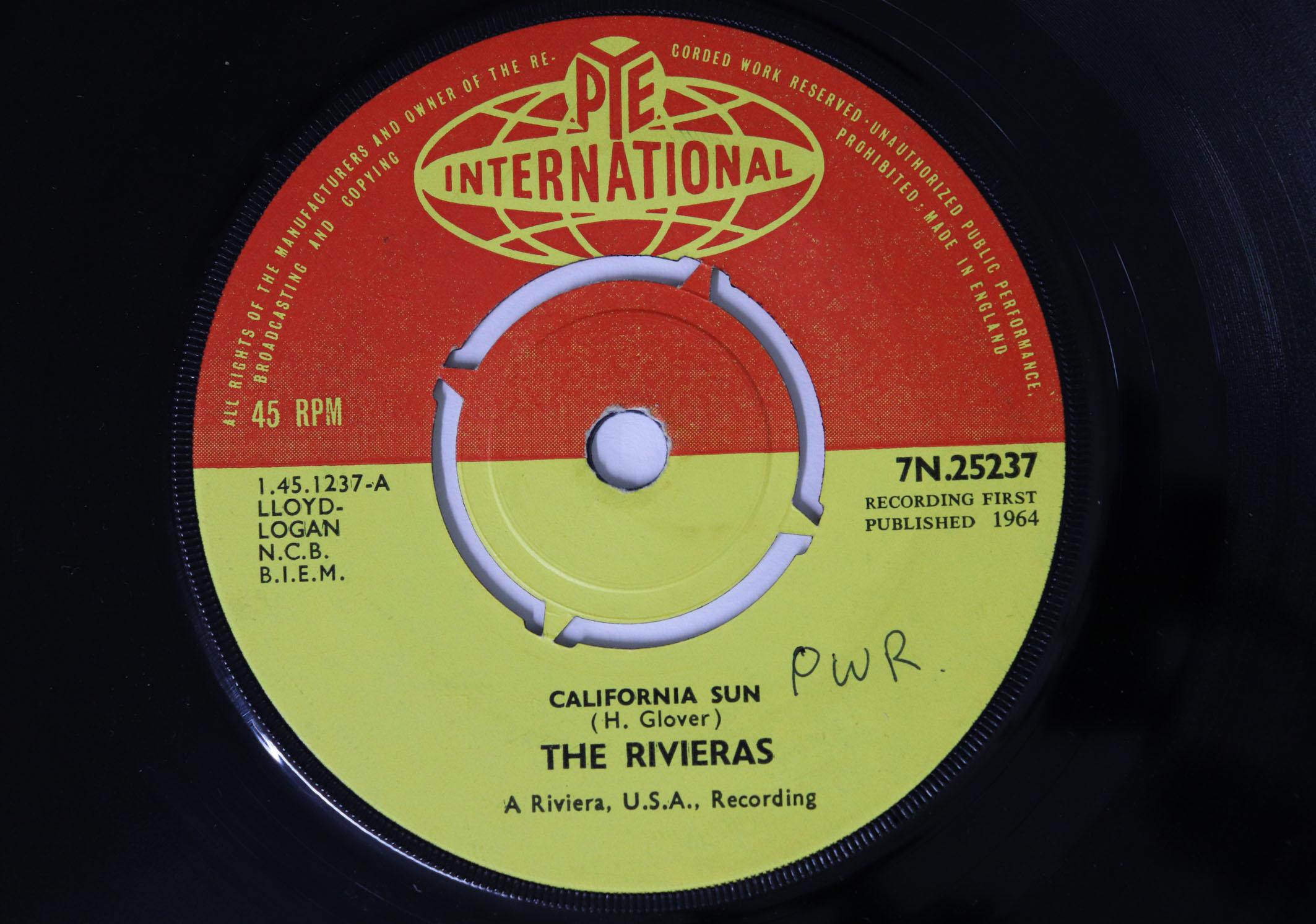 7inch Record RIVIERAS California Sun H B Goose Step 7N25237 PYE INTERNATIO 1964 UK Rock Used
7inch Record RIVIERAS California Sun H B Goose Step 7N25237 PYE INTERNATIO 1964 UK Rock Used
