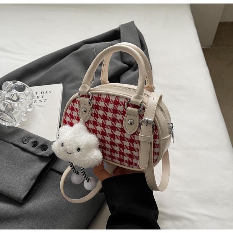 Новая сумка для боулинга — популярный и модный выбор. белый
Новая сумка для боулинга — популярный и модный выбор. белый