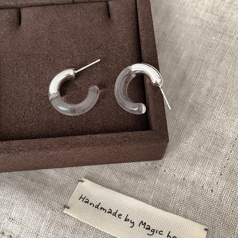 Серьги-гвоздики из прозрачной смолы с бантом и цветком, женская простота, высокое чувство, элегантность, мода, темперамент, универсальные серьги
Серьги-гвоздики из прозрачной смолы с бантом и цветком, женская простота, высокое чувство, элегантность, мода, темперамент, универсальные серьги