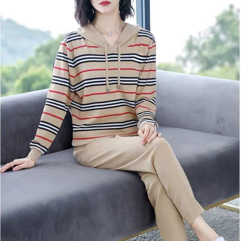 Mom s Fashionable Autumn Sportswear: Age-Defying Middle-Aged & Elderly Women s Casual Sweatshirt 3XL
Mom s Fashionable Autumn Sportswear: Age-Defying Middle-Aged & Elderly Women s Casual Sweatshirt 3XL