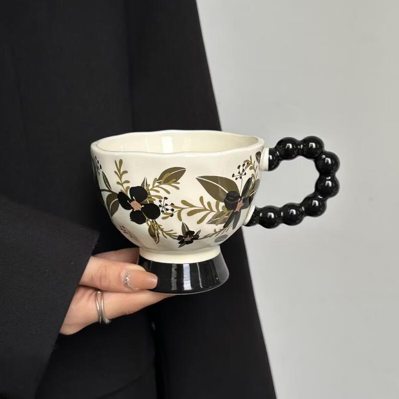 OLOEY Vintage Floral Ceramic Goblet Mug
OLOEY Vintage Floral Ceramic Goblet Mug