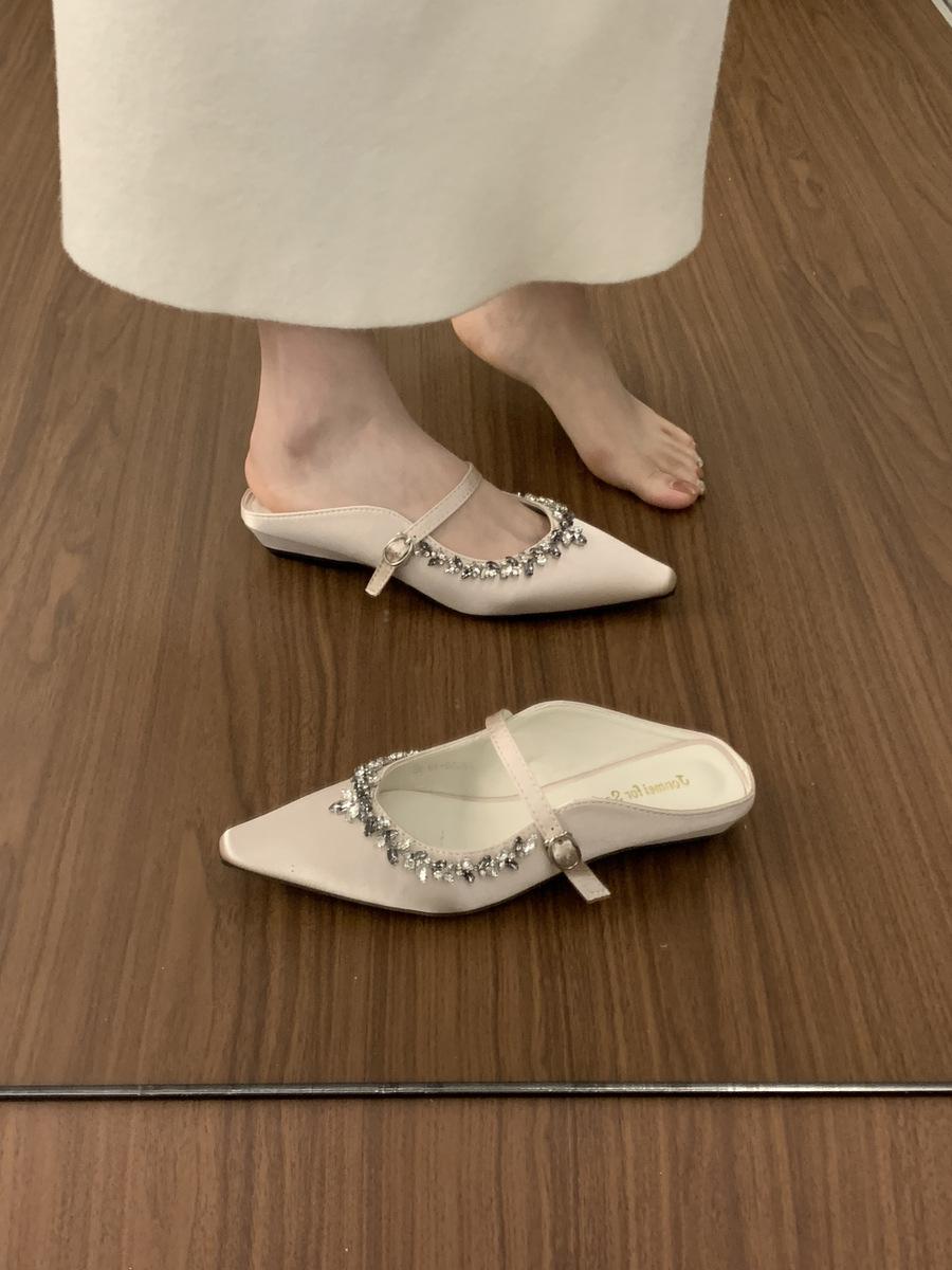 French satin rhinestone baotou half slippers women s summer wear niche design slope heel empty sandals fairy shoes 39
French satin rhinestone baotou half slippers women s summer wear niche design slope heel empty sandals fairy shoes 39