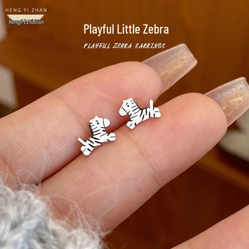 Cute Little Zebra Stud Earrings in Pure Silver 999 - Playful and Exquisite Chinese Design Pure Silver
Cute Little Zebra Stud Earrings in Pure Silver 999 - Playful and Exquisite Chinese Design Pure Silver