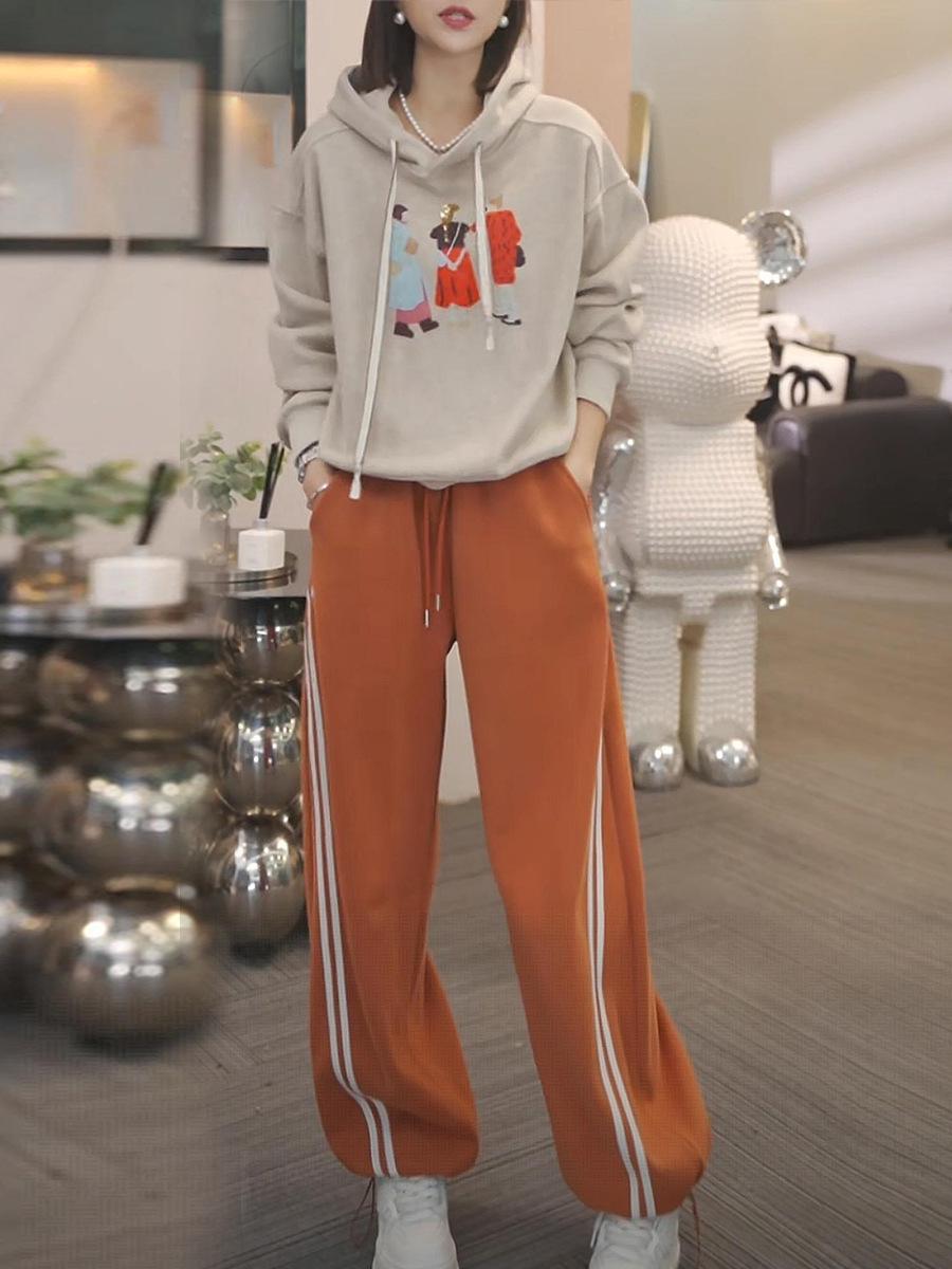 European Chic Women s Sportswear Set: 2025 Autumn/Winter Hooded Cartoon Print Sweatshirt Two-Piece XXL
European Chic Women s Sportswear Set: 2025 Autumn/Winter Hooded Cartoon Print Sweatshirt Two-Piece XXL