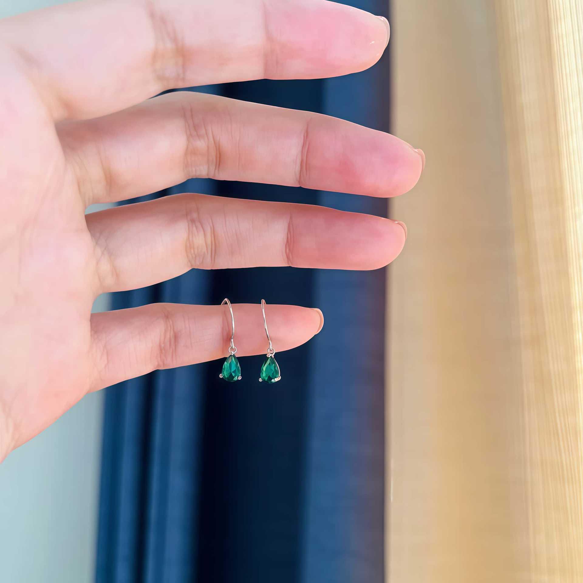 Сережки-краплі з смарагдом з стерлінгового срібла S925 з позолотою 18K, вінтажні, з гачками 925 Sterling Silver
Сережки-краплі з смарагдом з стерлінгового срібла S925 з позолотою 18K, вінтажні, з гачками 925 Sterling Silver