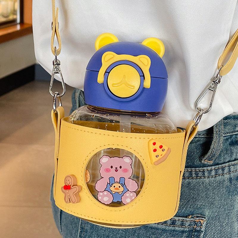 700 мл бутылка для воды с милым медведем из соломы для детей, девочек, студентов, пластиковый чайник, портативный, большой емкости, кожаный чехол для чашки, защита от падения
700 мл бутылка для воды с милым медведем из соломы для детей, девочек, студентов, пластиковый чайник, портативный, большой емкости, кожаный чехол для чашки, защита от падения