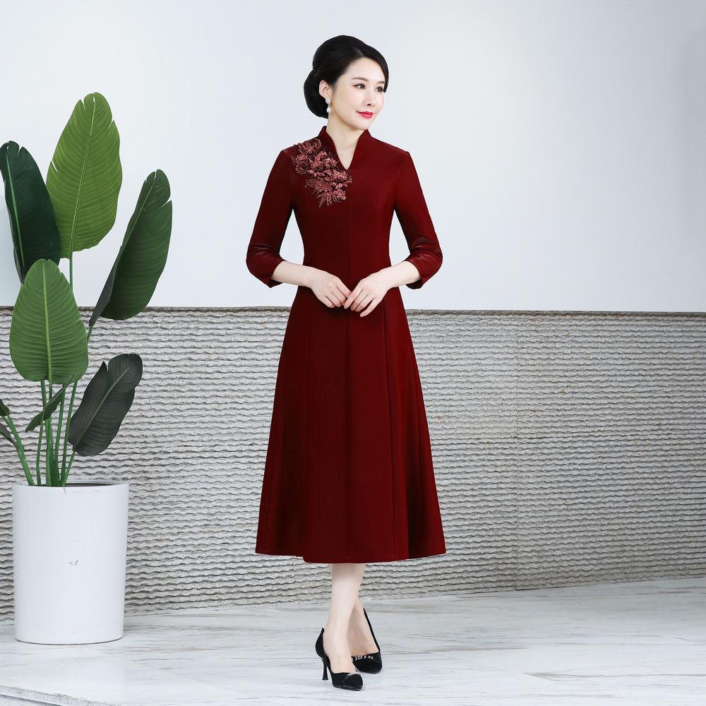 2022 Spring Collection: Elegant Retro Long Dress for Middle-aged and Elderly Women - Perfect for Weddings and Special Occasions XL
2022 Spring Collection: Elegant Retro Long Dress for Middle-aged and Elderly Women - Perfect for Weddings and Special Occasions XL