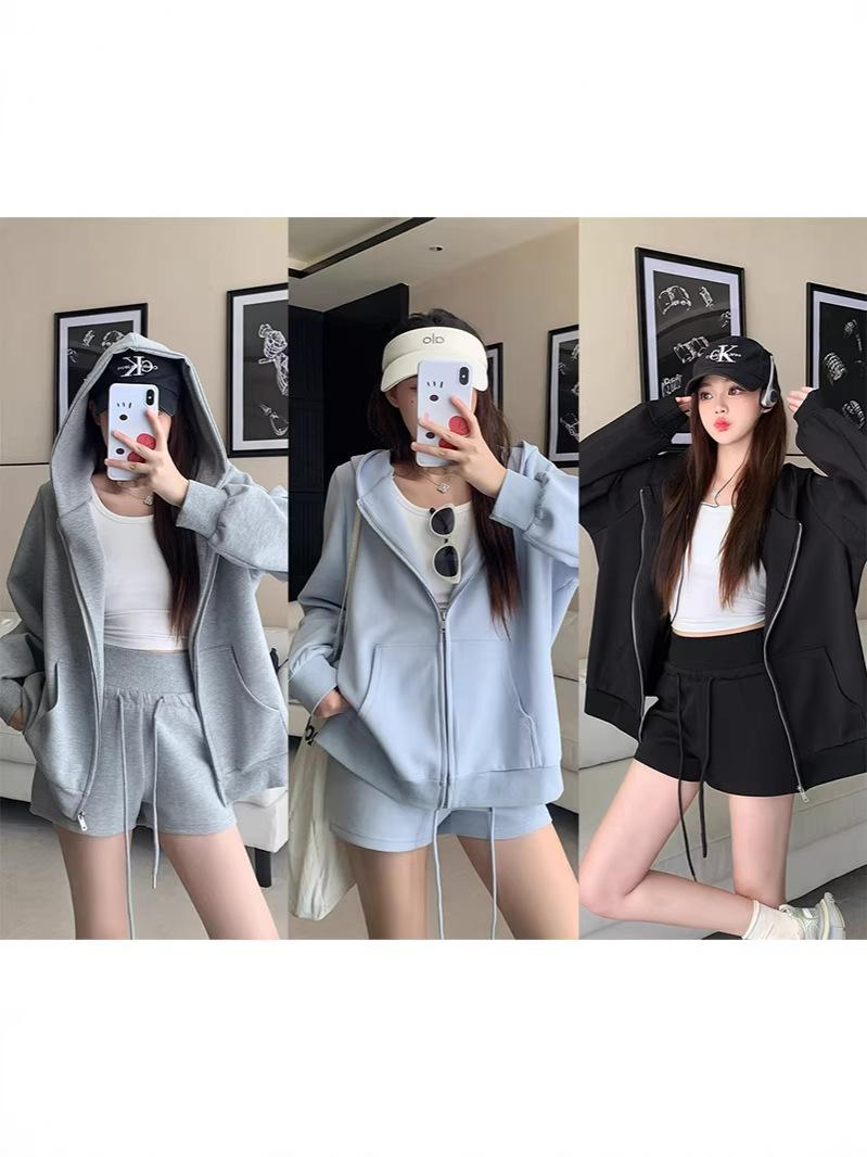 Spring 2026 Plus Size Women s Hooded Sweatshirt & Sporty Shorts Set L синій
Spring 2026 Plus Size Women s Hooded Sweatshirt & Sporty Shorts Set L синій