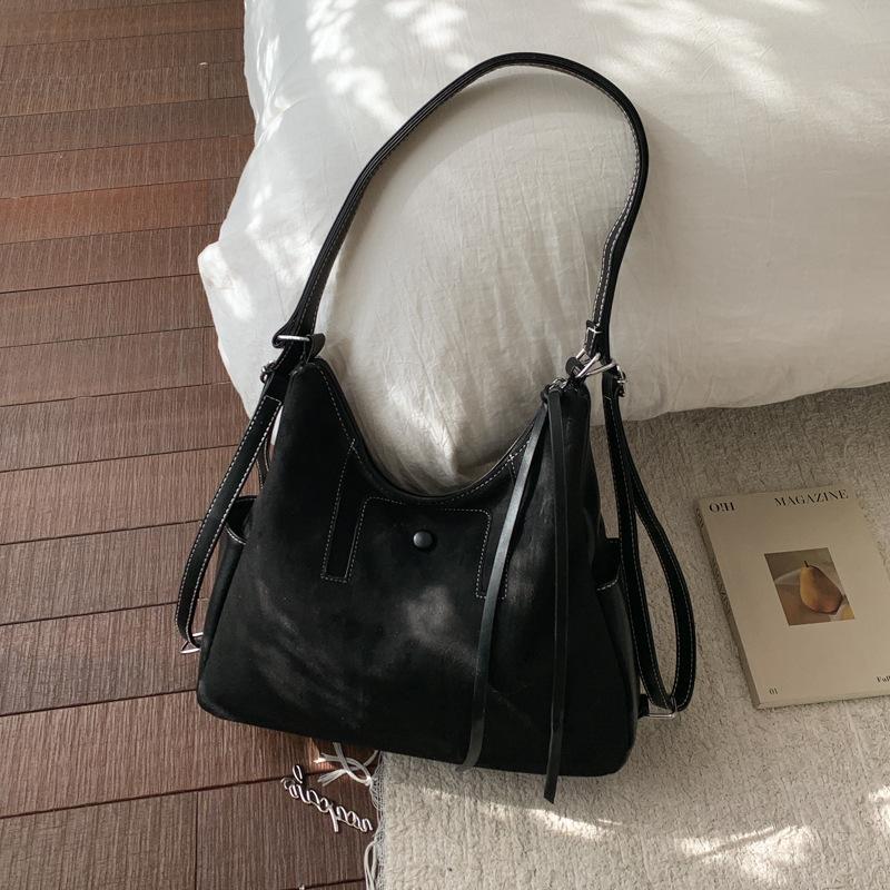 Ретро сумка-тоут большой вместимости высокой ценности, женская сумка, новая осенняя модная нишевая матовая сумка высокой ценности
Ретро сумка-тоут большой вместимости высокой ценности, женская сумка, новая осенняя модная нишевая матовая сумка высокой ценности