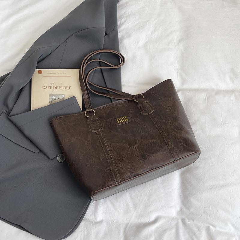 Вместительная сумка-тоут женская сумка зима новая простая сумка-тоут женская модная сумка через плечо для поездок
Вместительная сумка-тоут женская сумка зима новая простая сумка-тоут женская модная сумка через плечо для поездок