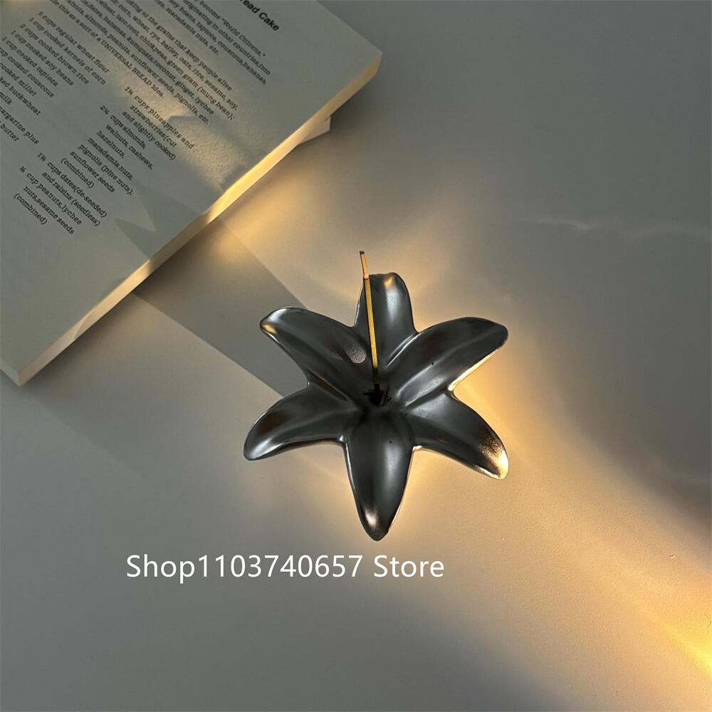 Cute Lily Ceramic Fragrance Insert Seat Line Incense Burner Vertical Incense Insertion Seat Decoration Aromatherapy Storage
Cute Lily Ceramic Fragrance Insert Seat Line Incense Burner Vertical Incense Insertion Seat Decoration Aromatherapy Storage