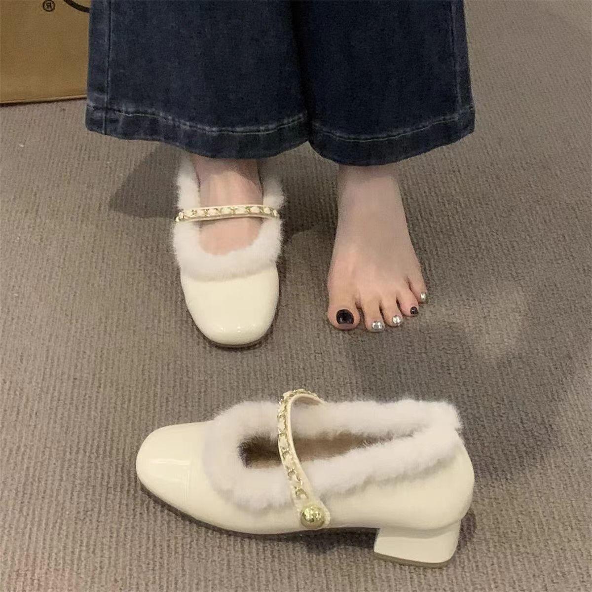 Autumn and winter new thick-heeled women s shoes, European and American shallow-mouth fashion mother s women s shoes, metal buckle Mao Mao Bri 35 чорний
Autumn and winter new thick-heeled women s shoes, European and American shallow-mouth fashion mother s women s shoes, metal buckle Mao Mao Bri 35 чорний