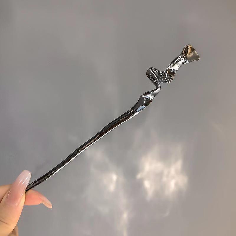 Современная металлическая шпилька с нерегулярными линиями - элегантный головной убор в китайском стиле
Современная металлическая шпилька с нерегулярными линиями - элегантный головной убор в китайском стиле