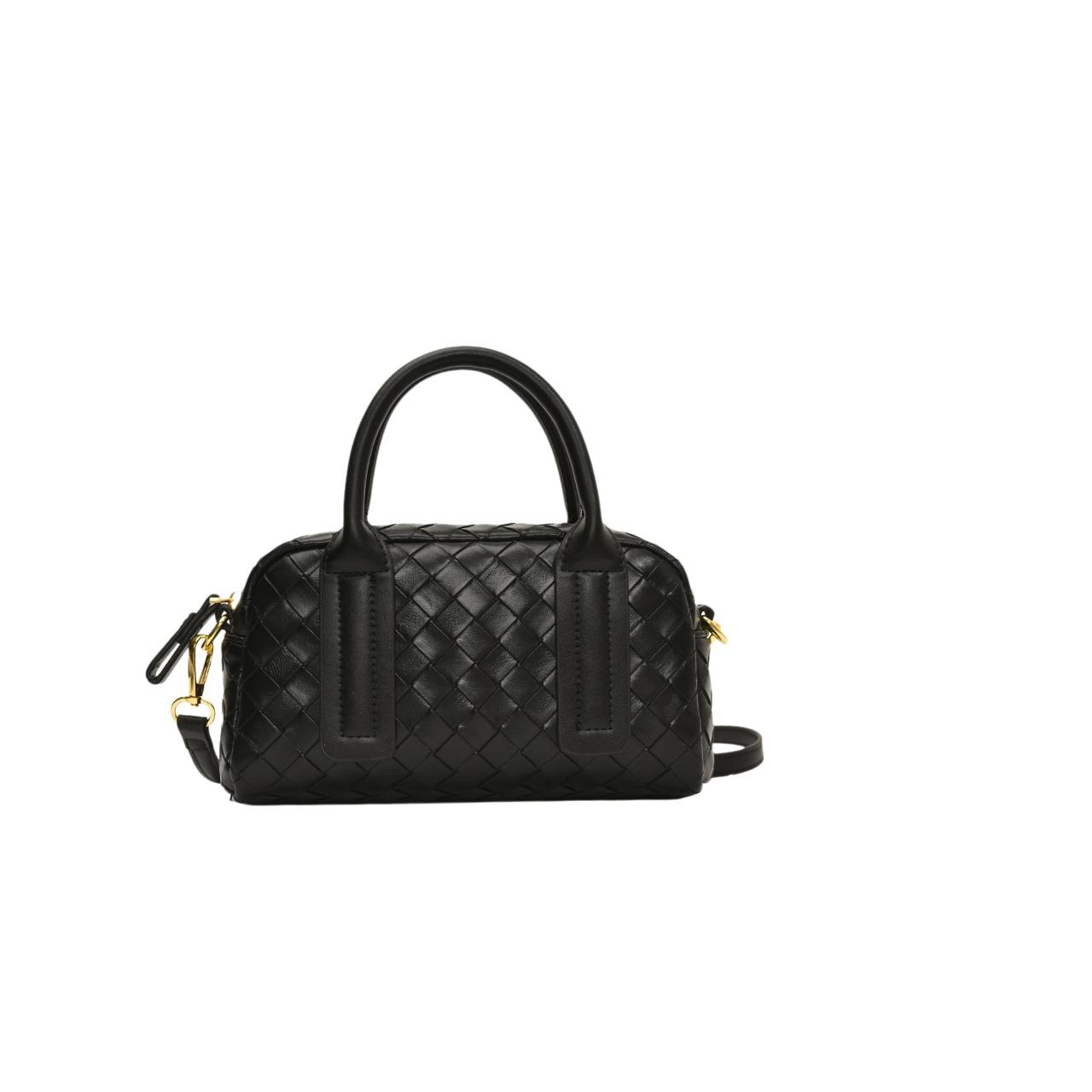 Новая женская сумка через плечо Ling Ge Bao, модная, популярная, маленькая квадратная сумка из искусственной кожи
Новая женская сумка через плечо Ling Ge Bao, модная, популярная, маленькая квадратная сумка из искусственной кожи