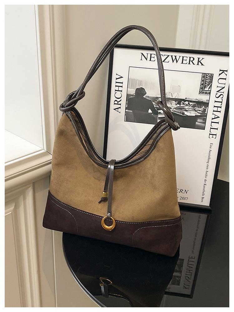 Bag Women s 2025 New Trend Large Capacity Mother and Child Tote Bag Fashion Shoulder Bag Commuter Vegetable Basket Handbag
Bag Women s 2025 New Trend Large Capacity Mother and Child Tote Bag Fashion Shoulder Bag Commuter Vegetable Basket Handbag