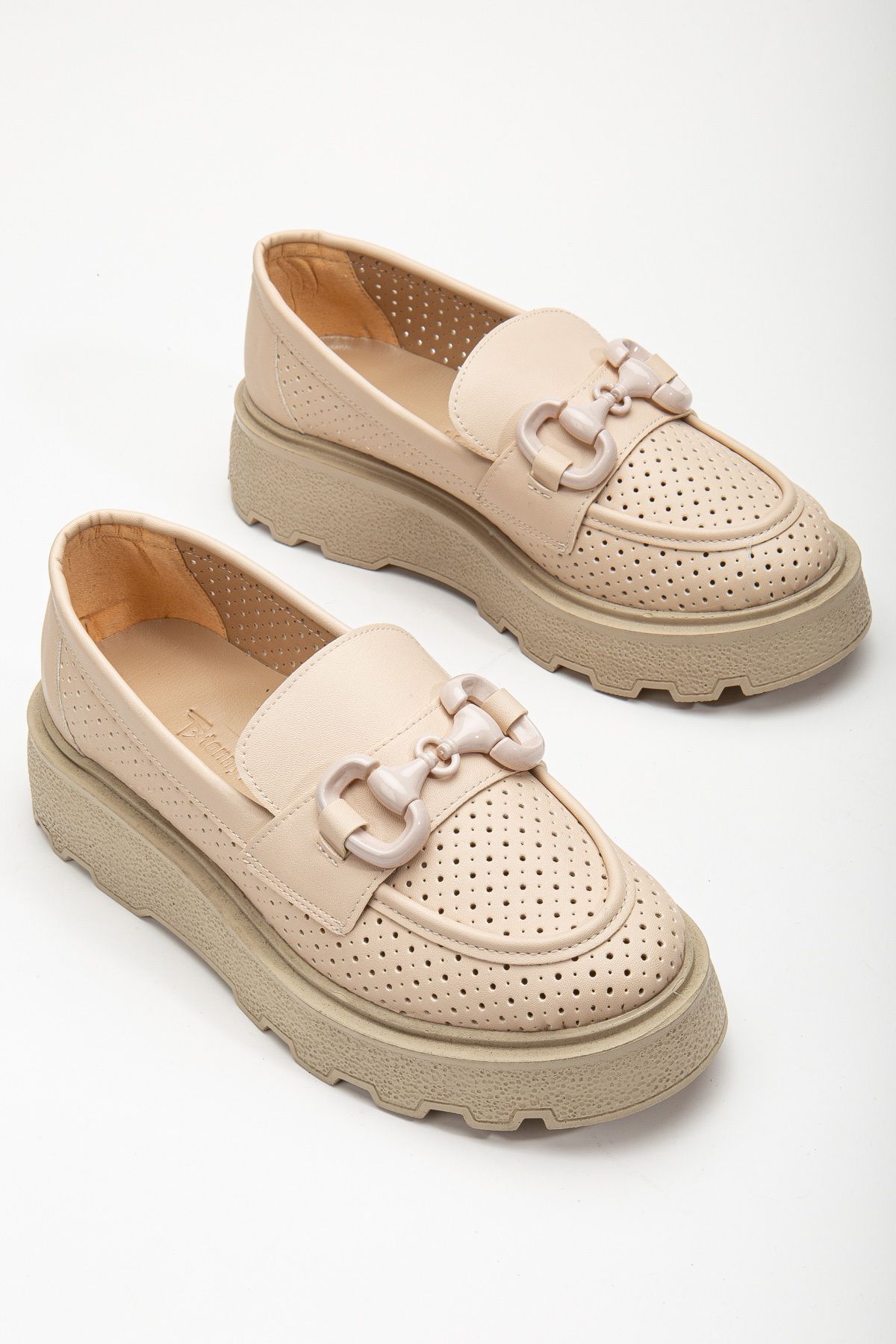 Women s Fashion Faux Leather Thick Heeled Loafer Skin Polka Dot Perforated Front Buckle Thick Poly Sole Loafer Shoes 36
Women s Fashion Faux Leather Thick Heeled Loafer Skin Polka Dot Perforated Front Buckle Thick Poly Sole Loafer Shoes 36