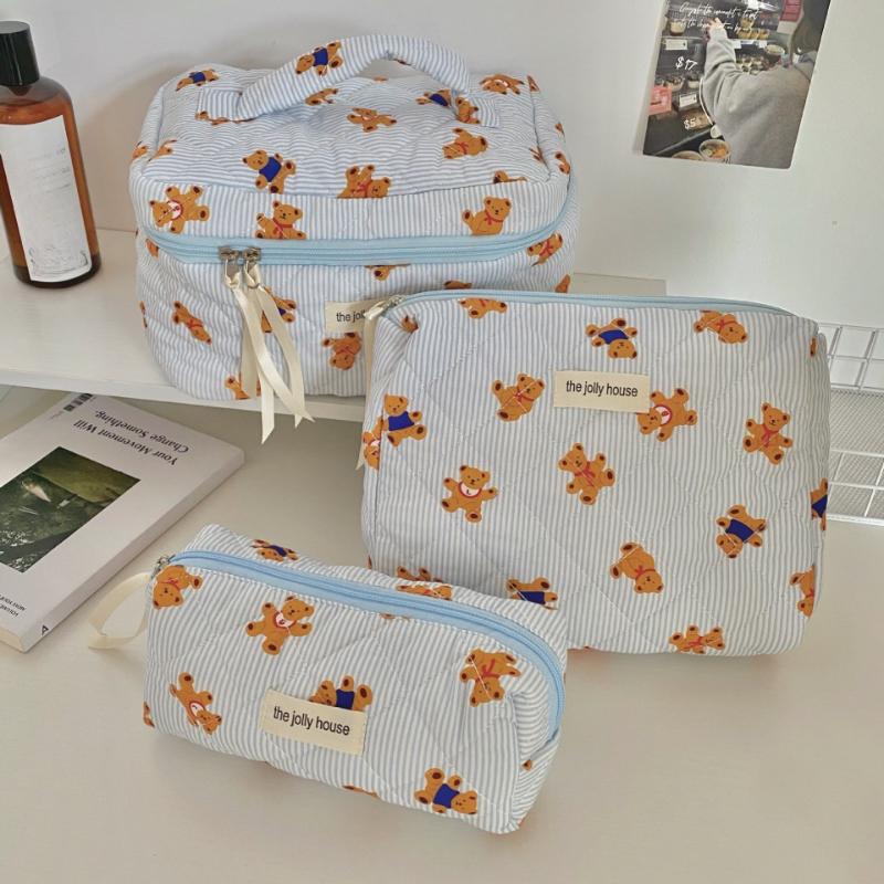 Cute Bow Cotton Cloth Makeup Bag Women Zipper Cosmetic Organizer Female Handbag Box Shape Portable Toiletry Case for Girls S 18x6x9cm
Cute Bow Cotton Cloth Makeup Bag Women Zipper Cosmetic Organizer Female Handbag Box Shape Portable Toiletry Case for Girls S 18x6x9cm