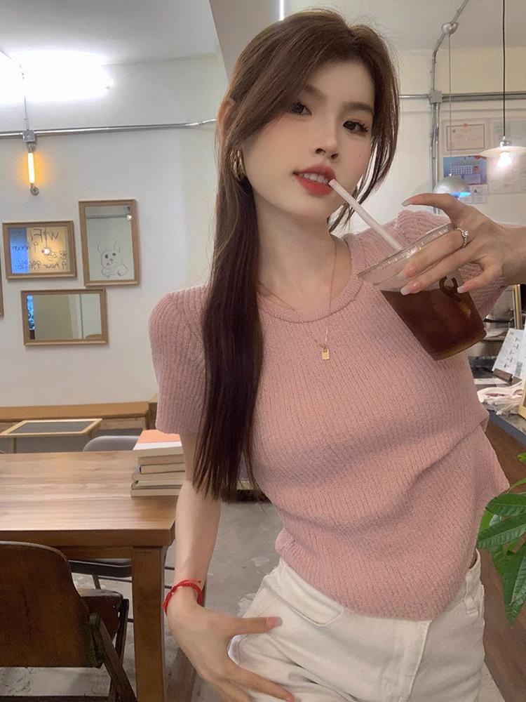Short-sleeved knitted sweater women s summer new niche irregular short student top slim and thin Spice Girl T One size fits all рожевий
Short-sleeved knitted sweater women s summer new niche irregular short student top slim and thin Spice Girl T One size fits all рожевий
