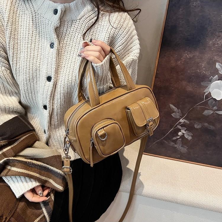 Retro bag women s large capacity new casual niche messenger bag portable contrasting pillow bag
Retro bag women s large capacity new casual niche messenger bag portable contrasting pillow bag