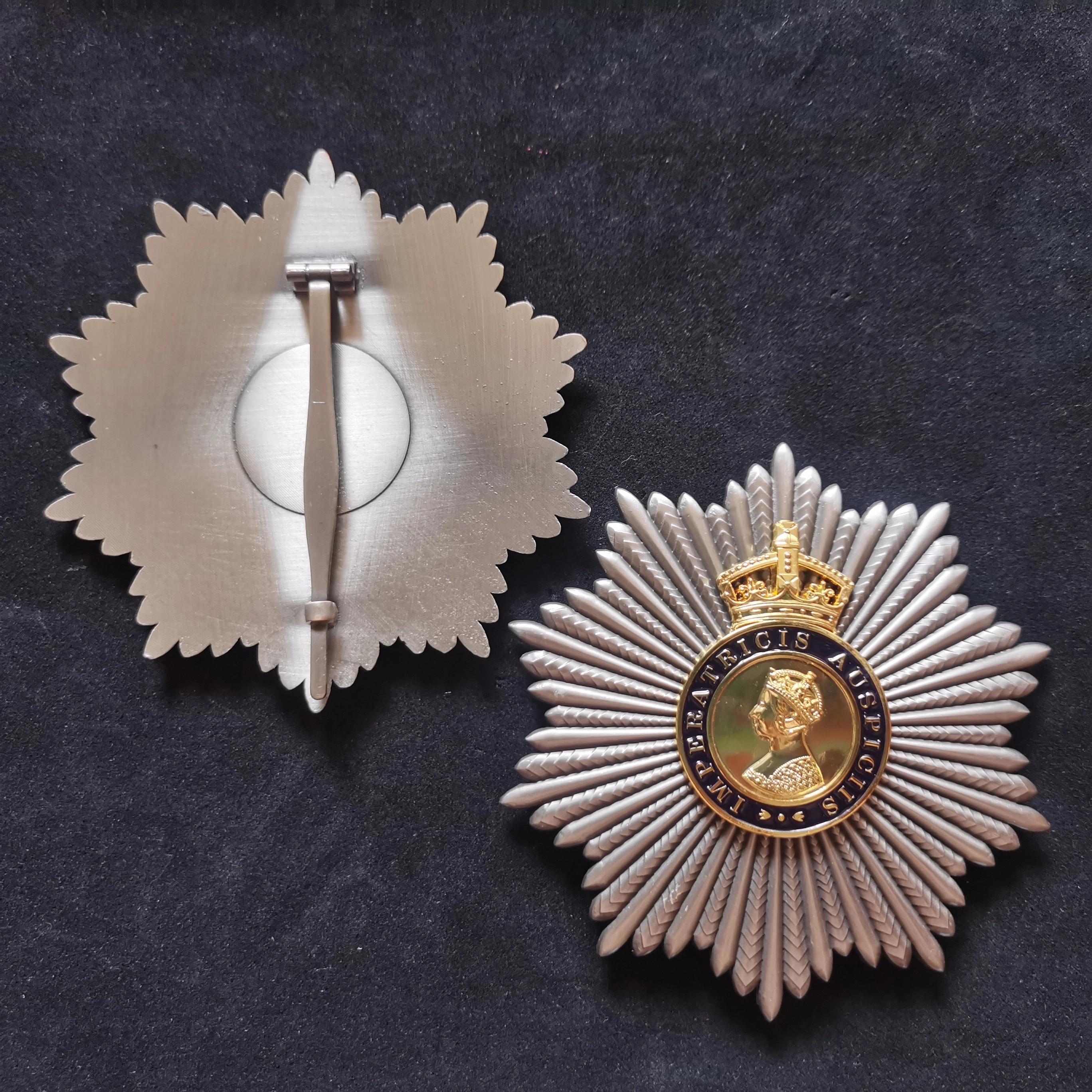 Колониальный орден Королевства Великобритании, реплика британского знака Дасинман, и отправить железную коробку.
Колониальный орден Королевства Великобритании, реплика британского знака Дасинман, и отправить железную коробку.