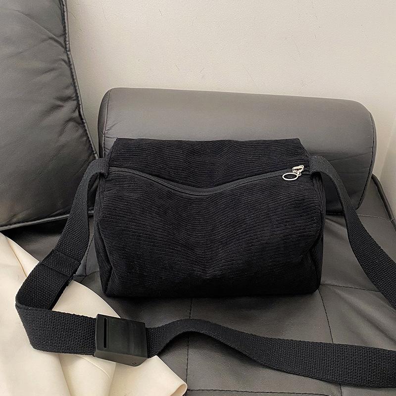 Simple casual niche casual pillow bag summer new personalized fashion shoulder bag texture trendy versatile messenger bag One Size
Simple casual niche casual pillow bag summer new personalized fashion shoulder bag texture trendy versatile messenger bag One Size