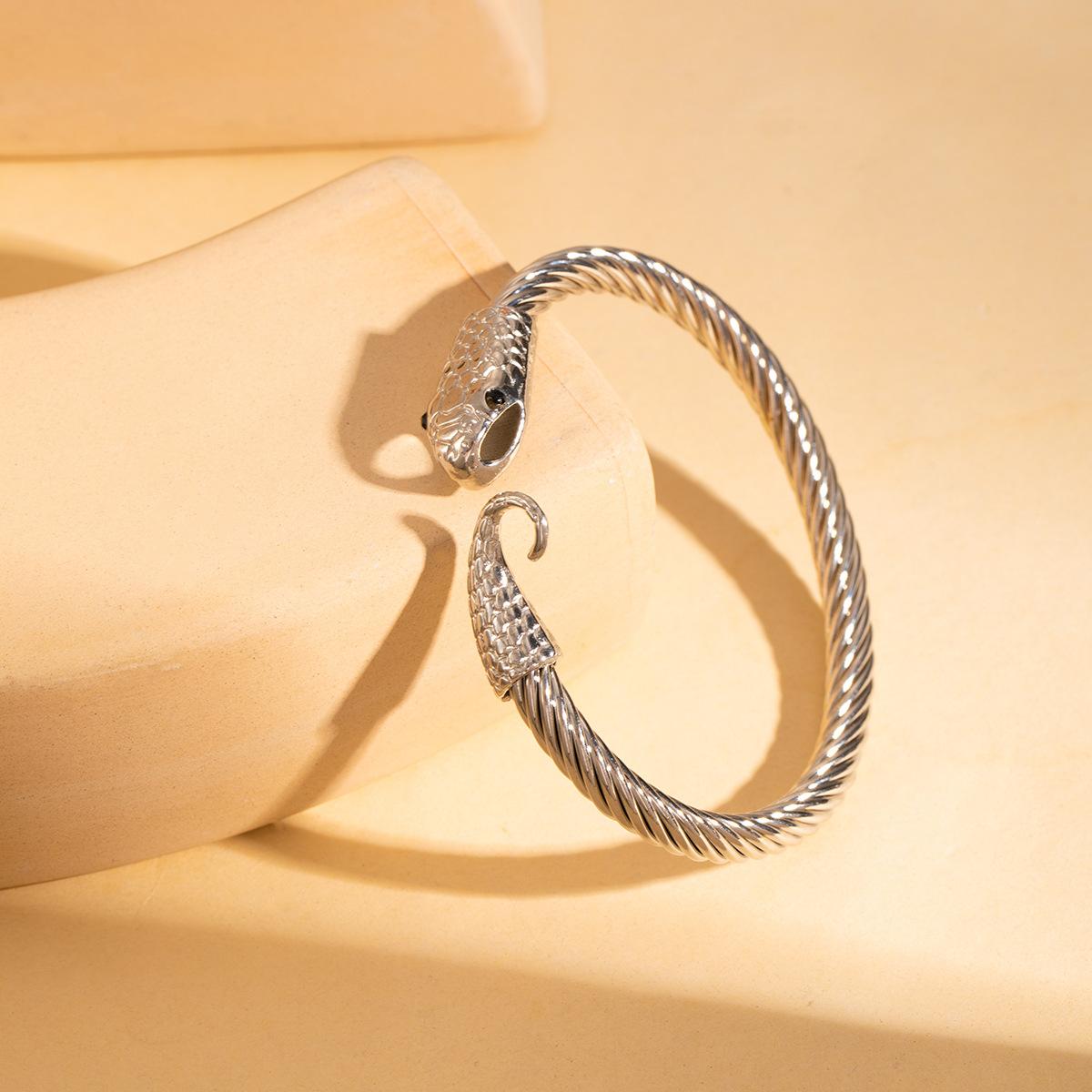 Exotic Ethnic Style Snake Bracelet Neck Ring Retro Personality Niche Bracelet Year Of The Snake Light Luxury Heavy Industry Metal Necklace
Exotic Ethnic Style Snake Bracelet Neck Ring Retro Personality Niche Bracelet Year Of The Snake Light Luxury Heavy Industry Metal Necklace