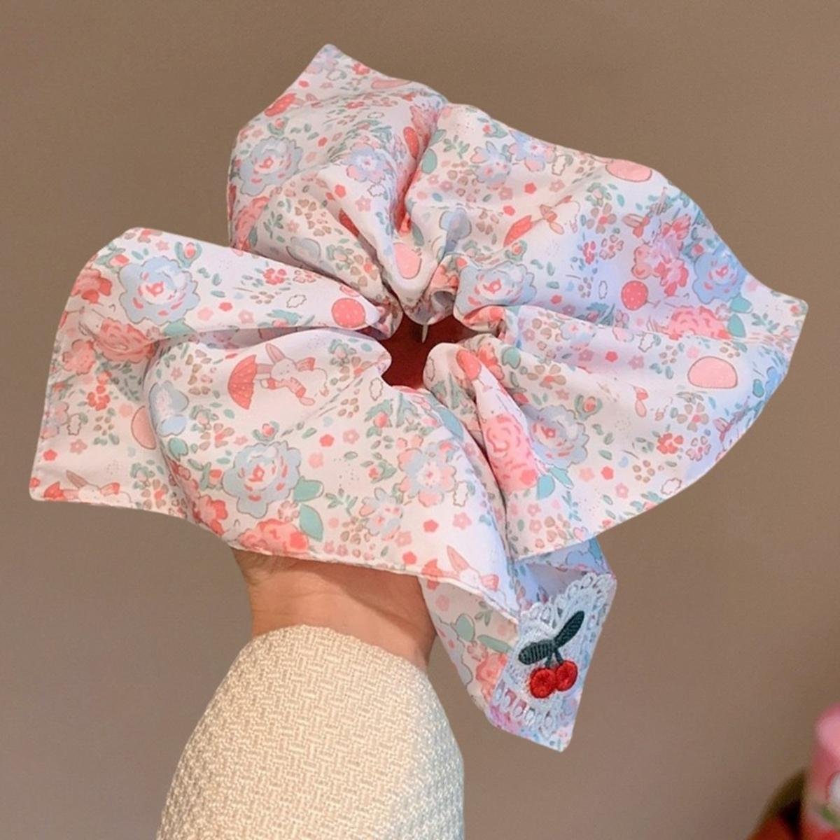 1pc New high-value cherry pure white hollow fabric square scarf with large intestine headband and sweet headband hair accessory
1pc New high-value cherry pure white hollow fabric square scarf with large intestine headband and sweet headband hair accessory