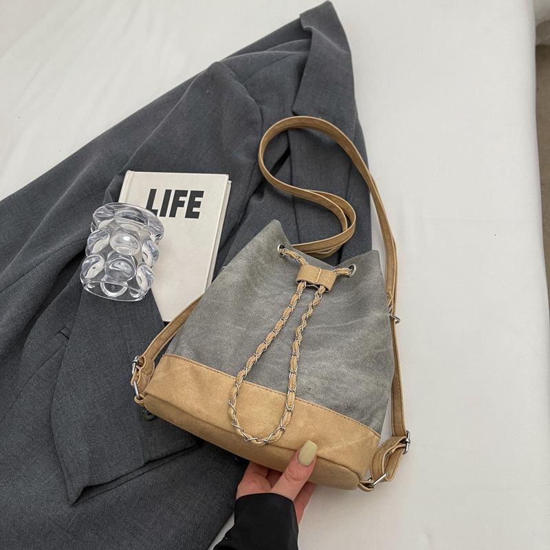Backpack Women s Fashion Niche Design 2025 New Casual Splicing Chain School Bag Lightweight Travel Backpack
Backpack Women s Fashion Niche Design 2025 New Casual Splicing Chain School Bag Lightweight Travel Backpack
