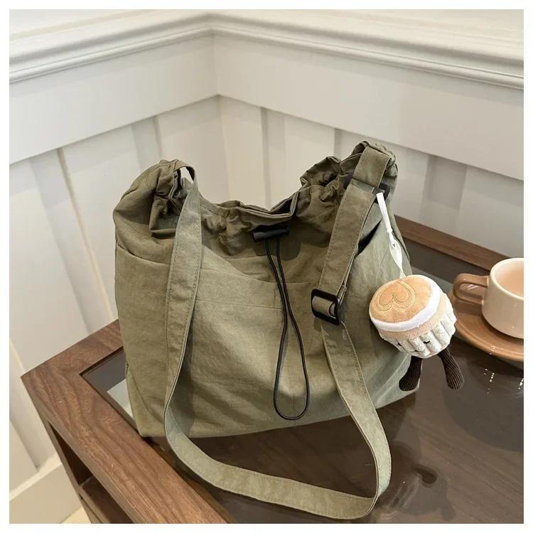 2024 New Large-capacity Waterproof Nylon Cloth Drawstring Pleated Shoulder Bag Travel Leisure Crossbody Bucket Bag Without Pendant
2024 New Large-capacity Waterproof Nylon Cloth Drawstring Pleated Shoulder Bag Travel Leisure Crossbody Bucket Bag Without Pendant