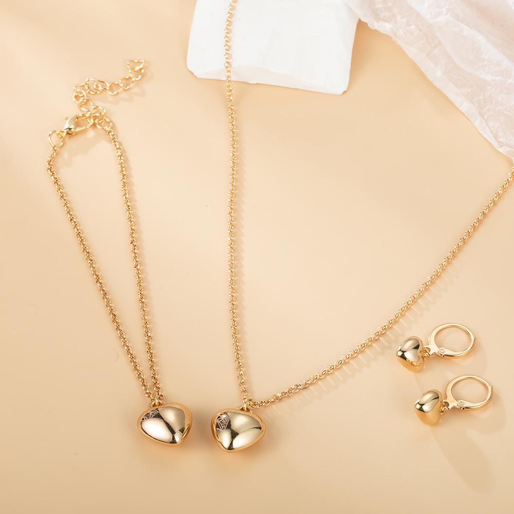 Temperament Love Stud Earrings Necklace Jewelry Set, Personalized Fashion Jewelry Alloy Neck Chain Earrings
Temperament Love Stud Earrings Necklace Jewelry Set, Personalized Fashion Jewelry Alloy Neck Chain Earrings