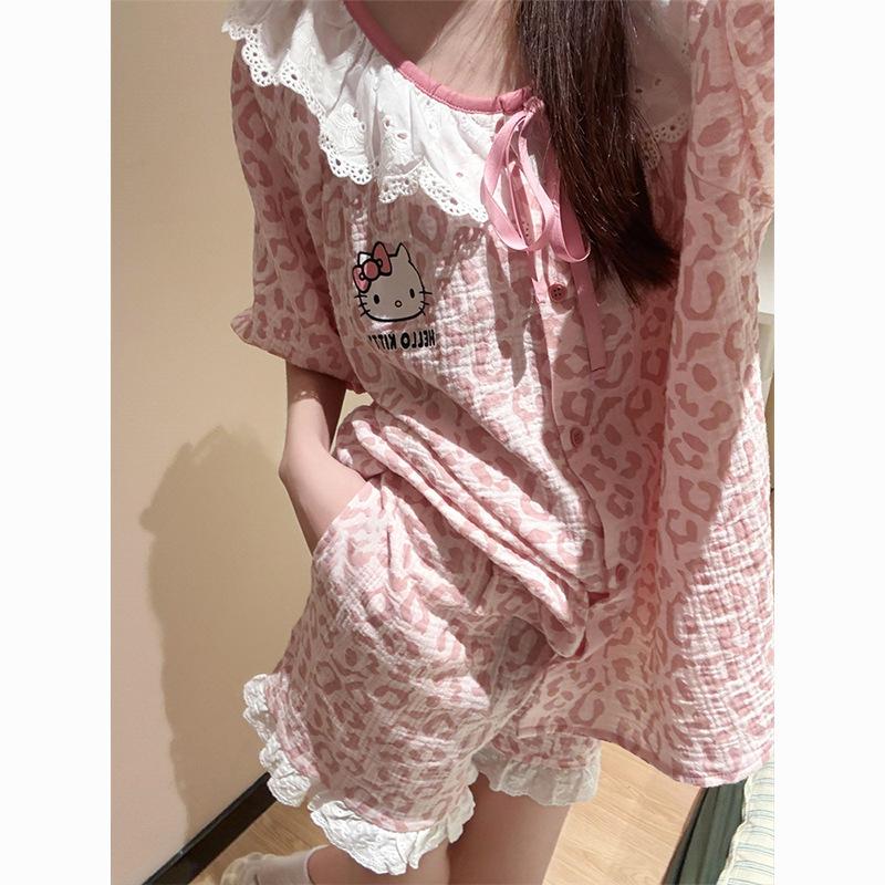 Korean ins style leopard print pajamas women s summer round neck lace short-sleeved shorts set can be worn outside loungewear S
Korean ins style leopard print pajamas women s summer round neck lace short-sleeved shorts set can be worn outside loungewear S
