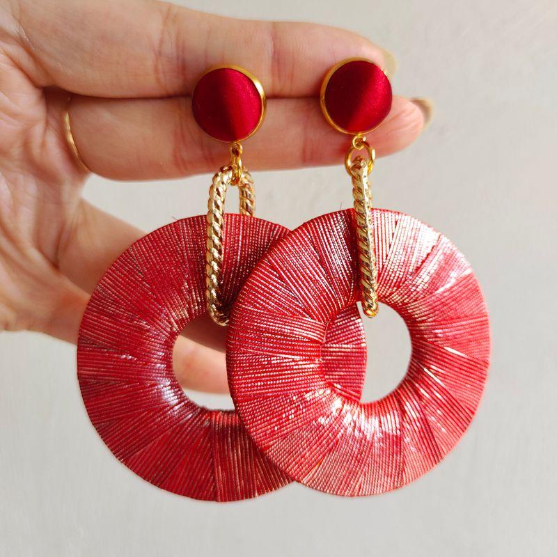 Original Design Silk European and American Earrings Handmade Bohemia Exaggerated Vacation Style Model Style Ethnic Style Long Earrings Champagne
Original Design Silk European and American Earrings Handmade Bohemia Exaggerated Vacation Style Model Style Ethnic Style Long Earrings Champagne