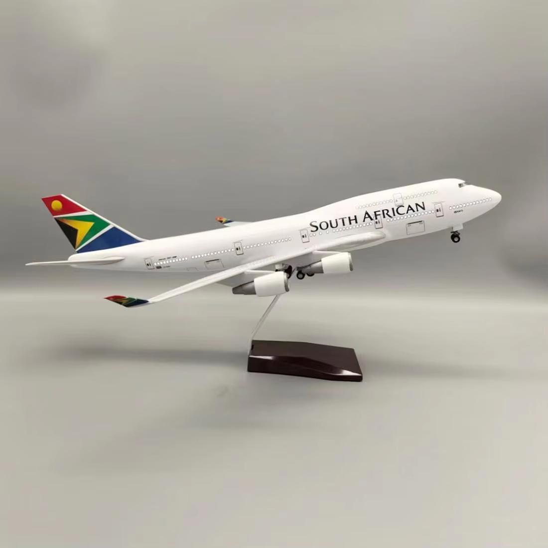 1/160 Scale B747 Airplanes South Africa Airways Aeroplane 47cm Diecast Resin Model Large Plane With LED and Wheel Souvenir no light
1/160 Scale B747 Airplanes South Africa Airways Aeroplane 47cm Diecast Resin Model Large Plane With LED and Wheel Souvenir no light
