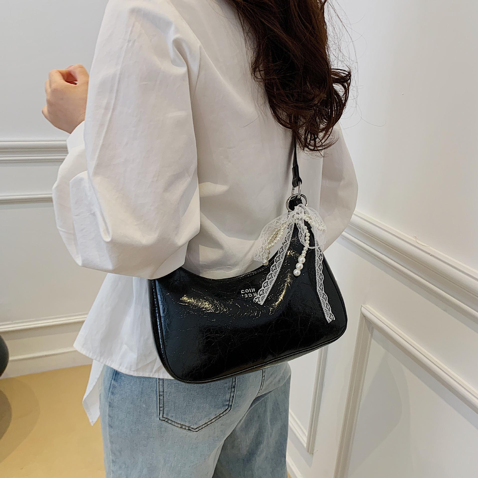 Premium sense niche underarm bag women s bag 2025 new trendy summer shoulder bag pleated texture underarm bag Pendant without bow pendant білий
Premium sense niche underarm bag women s bag 2025 new trendy summer shoulder bag pleated texture underarm bag Pendant without bow pendant білий