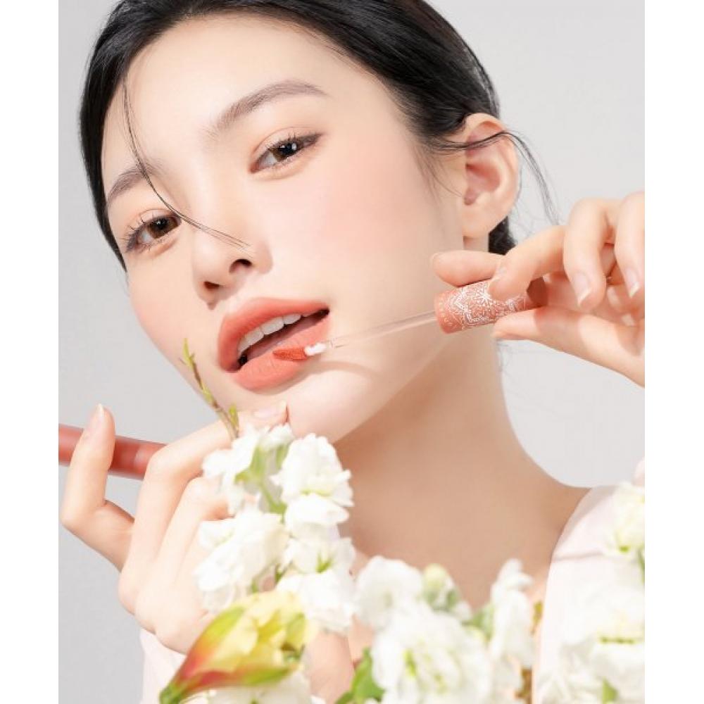 Black Rouge Cream Matte Rouge 3 Around the time of the CM19 Bong Seon painting
Black Rouge Cream Matte Rouge 3 Around the time of the CM19 Bong Seon painting