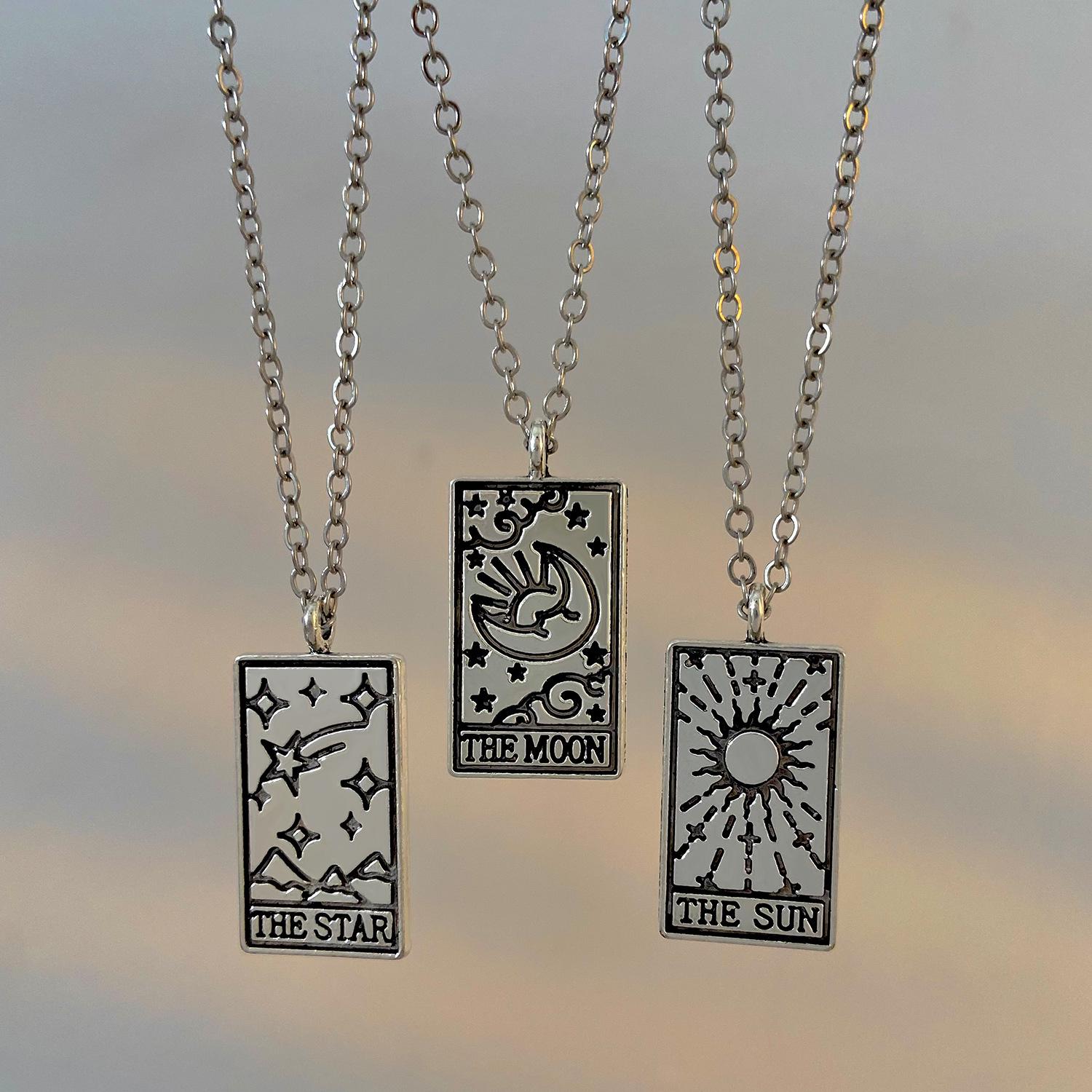 Retro Tarot Card Necklace with Moon & Sun Geometric Pendant - European & American Fashion Hip Hop Jewelry
Retro Tarot Card Necklace with Moon & Sun Geometric Pendant - European & American Fashion Hip Hop Jewelry