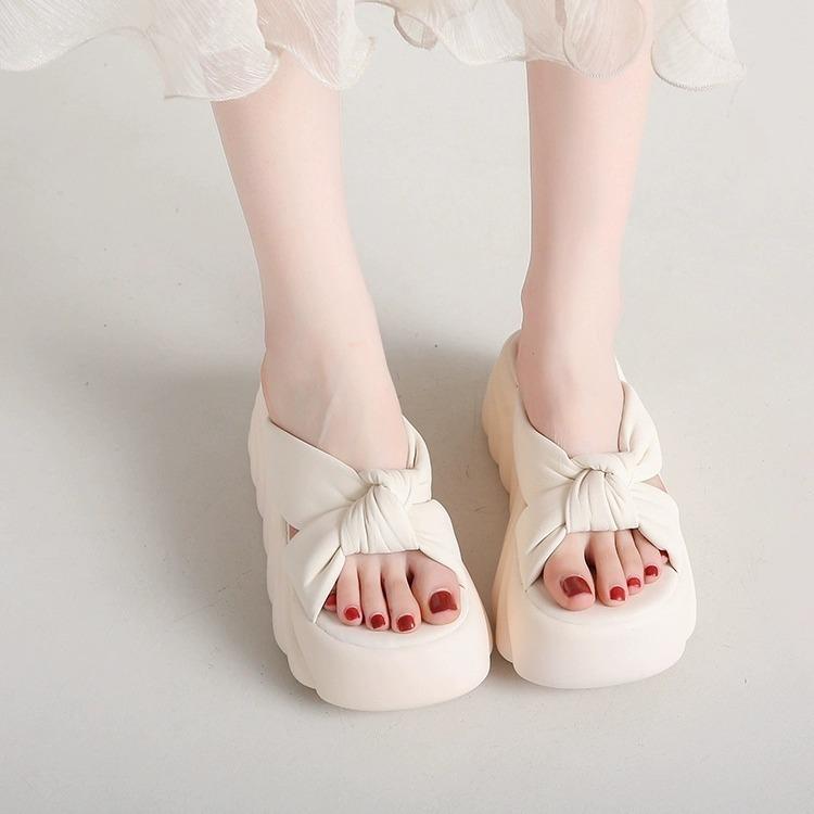 7Cm thick-soled slippers women s summer outer wear heightening muffin-soled sandals 2025 new fairy wind going out women s sandals 34
7Cm thick-soled slippers women s summer outer wear heightening muffin-soled sandals 2025 new fairy wind going out women s sandals 34