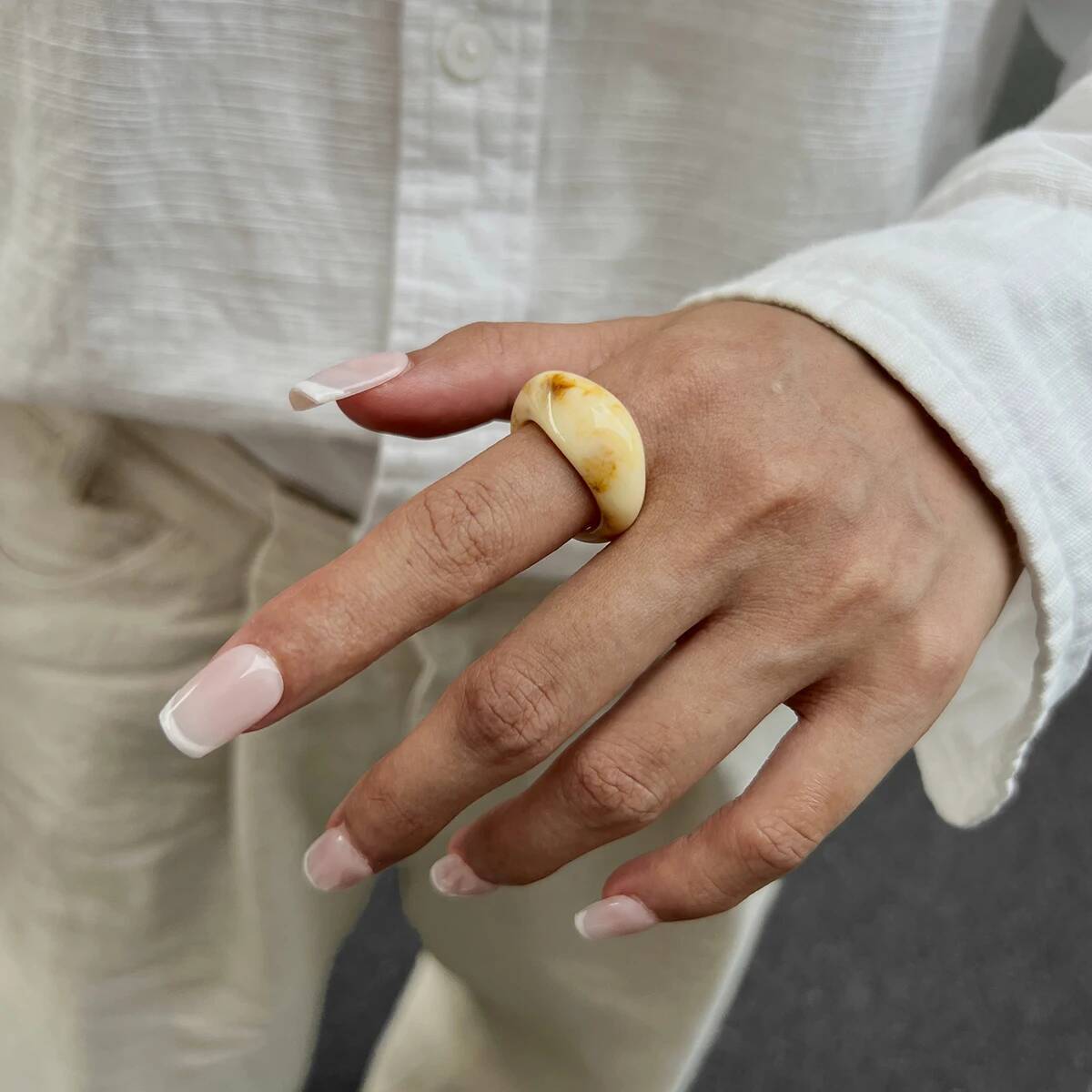SHIXIN 4 Styles Bohemian Smooth Surface Acrylic Resin Ring for Women Vintage Elegant Irregular Finger Rings New Trendy Jewelry
SHIXIN 4 Styles Bohemian Smooth Surface Acrylic Resin Ring for Women Vintage Elegant Irregular Finger Rings New Trendy Jewelry