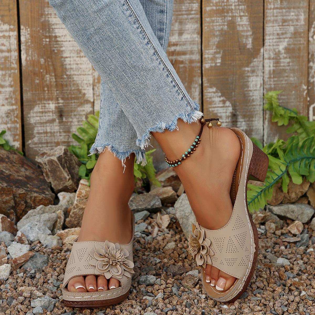 Мода 2025 Новые женские босоножки на высоком каблуке с цветочным декором Летняя мода Повседневные удобные шлепанцы для женщин 43 бежевый
Мода 2025 Новые женские босоножки на высоком каблуке с цветочным декором Летняя мода Повседневные удобные шлепанцы для женщин 43 бежевый