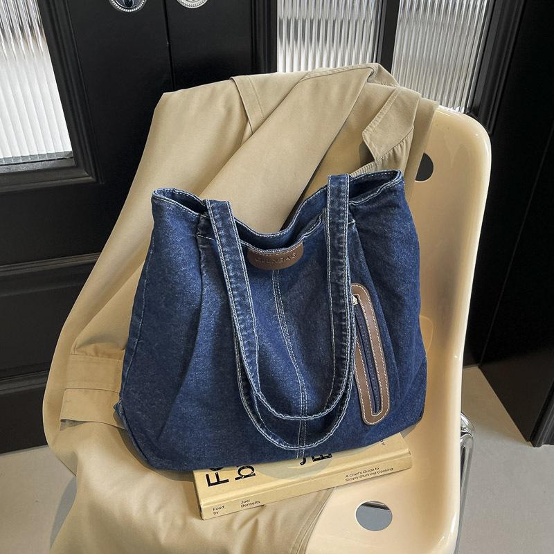 Tote bag women s new large-capacity bag summer versatile denim shoulder college student class bag темно-синий
Tote bag women s new large-capacity bag summer versatile denim shoulder college student class bag темно-синий