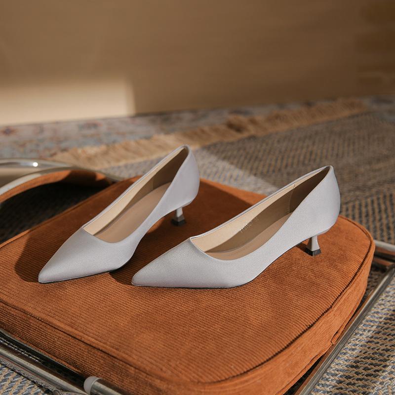 Stylish and simple thin heel pointed women s shoes shallow mouth classic wedding reception short heel 40
Stylish and simple thin heel pointed women s shoes shallow mouth classic wedding reception short heel 40
