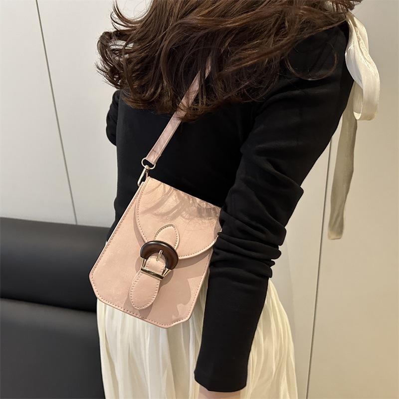 Niche 2025 summer new trend fashion retro printing shoulder temperament versatile mobile phone messenger bag рожевий
Niche 2025 summer new trend fashion retro printing shoulder temperament versatile mobile phone messenger bag рожевий