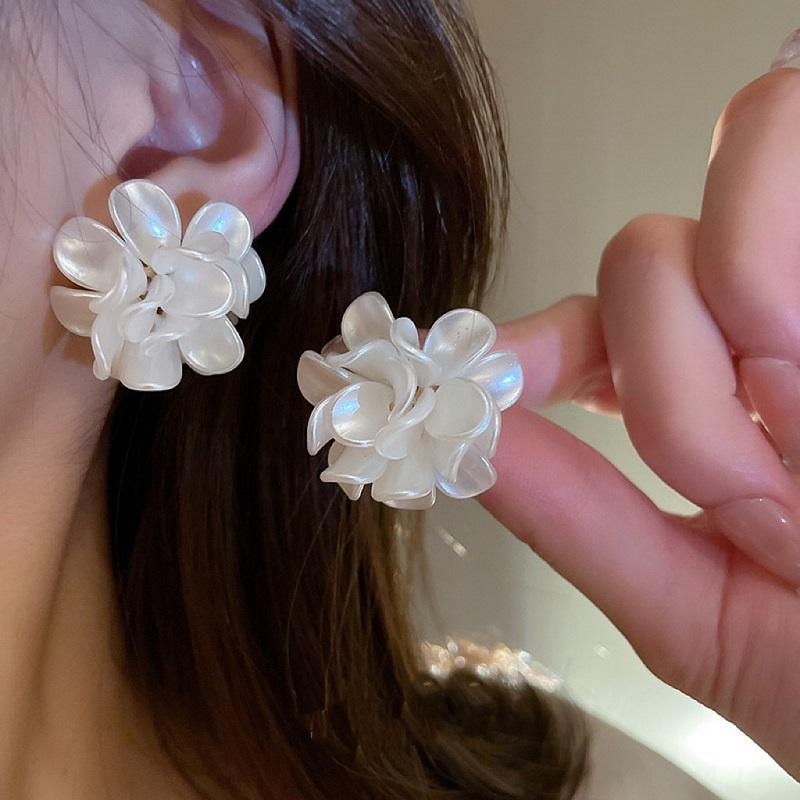 Korean White Flower Pearl Drop Earrings for Women Exquisite Shiny Rhinestone Long Flower Personality Earrings Zircon Gift
Korean White Flower Pearl Drop Earrings for Women Exquisite Shiny Rhinestone Long Flower Personality Earrings Zircon Gift