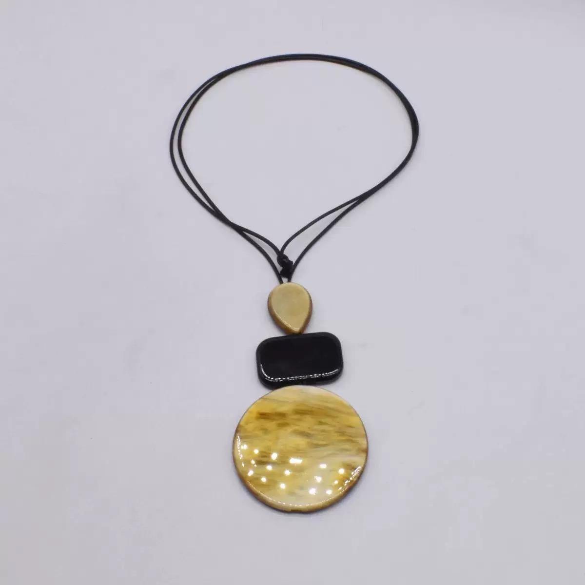 Retro Geometric Oval resin Long Irregular Necklace Adjustable Black Leather Rope Women s Accessory Gift
Retro Geometric Oval resin Long Irregular Necklace Adjustable Black Leather Rope Women s Accessory Gift